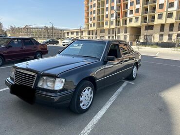 mersedes 230: Mercedes-Benz E 230: 2.3 l | 1990 il Sedan