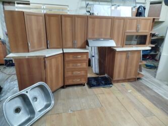 Kreslolar: Mətbəx mebeli satılır. Qiymət 350 azn. Ölçü 3.10sm, üzərində qaz