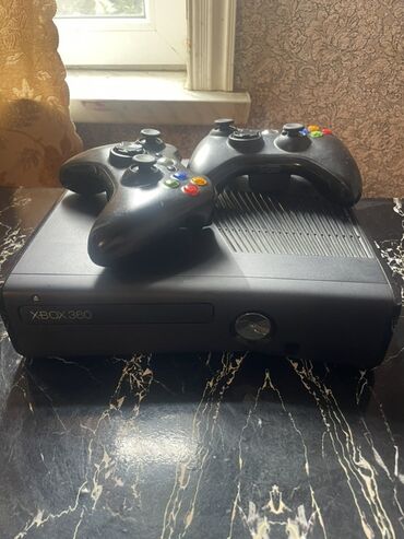 Oyun diskləri və kartricləri: Məhsul: Xbox 360 oyun sistemi komplekti Tərkib: - Xbox 360 Slim