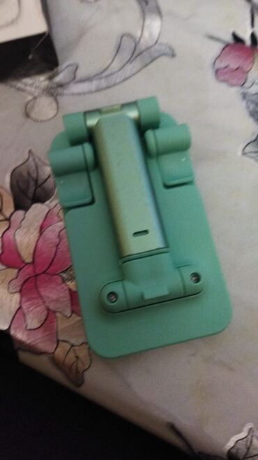 Mobil telefonlar üçün digər aksesuarlar: Stol üstü telefon tutacaqlar satılır isdeyen bu nömrəylə əlaqə — 5