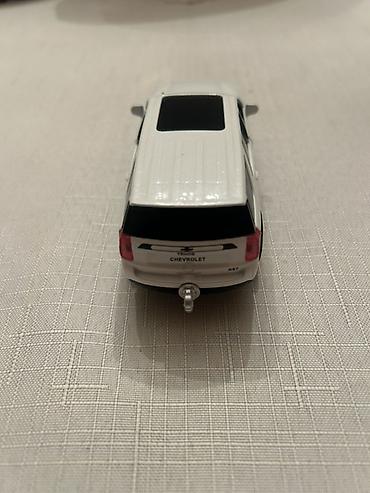 mini disk: Ağ rəngli miniatür SUV model maşın oyuncağı - Korpus: ağ, qara — 7