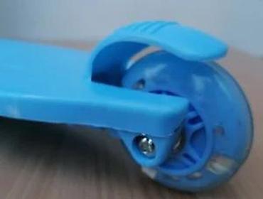 Trotineti, skejtbordovi i hoverbordovi: Dečiji trotinet sa integrisanim koferom, idealan za putovanja ili — 23