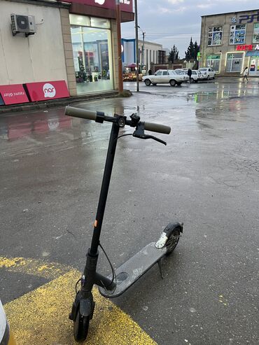 moped təkər: Skutur 25 gedir təzə təkər hər bir şeyi sağlamdı bidənə adapdır