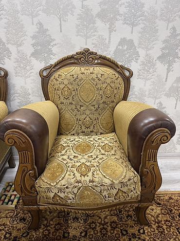 ustol ustul: İşlənmiş, Klassik divan, 2 kreslo, Divan, Jurnal masası, Bazasız, Açılmayan — 2