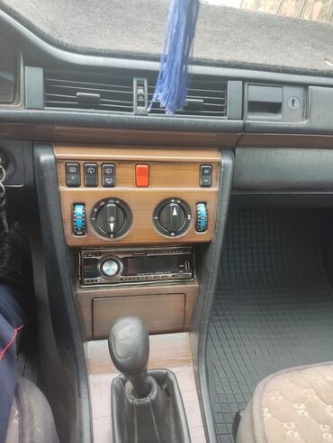 Mercedes-Benz: Mercedes-Benz W124: 1988 г., 2.3 л, Механика, Газ, Универсал — 9