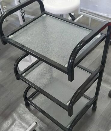 Ev üçün mebel: Etajerka hecc bir problemi ve cizigi yoxdur. Seliqelidi