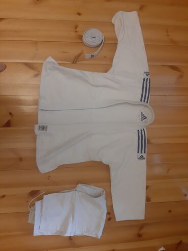 Маски, очки: Adidas firmasının orjinal kimanosudur. Çox az istifadə olunub. Yeni