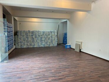 Mağazalar: Razində İcra hakimiyətinin yaxınlığı 5 mərtəbəli binanın 1 ci — 3