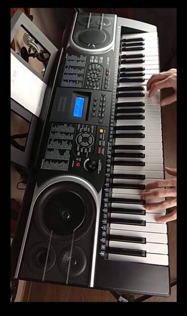 Manejlər: Yeni başlayanlar üçün piano və ya sintezator kursu üçün Həvəskarlar