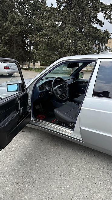 radiator mersedes: Mercedes-Benz 190 (W201): 2 l | 1990 il Sedan — 10