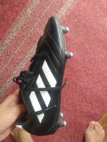 футбольные бутсы 40 размер: Футбольные бутсы Adidas черного цвета с тремя белыми полосами