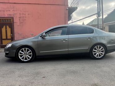 Volkswagen: Volkswagen Passat: 2 l | 2005 il Sedan — 2