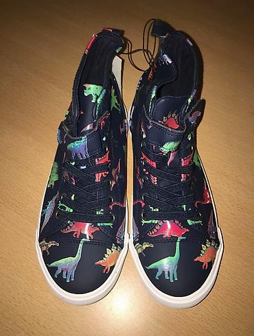 обувь on: H&M высокие кеды с динозавром новые. размер: 34 Цена — 4