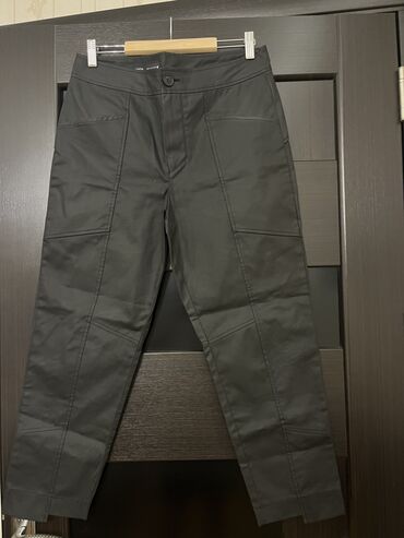 Heykəlciklər: Zara deri görünümlü, düz biçimli şalvar. S razmerdir ama Oversize — 18