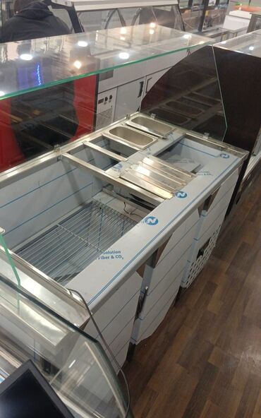 Промышленные морозильники: Soyuduculu vitrinin üzərində salat-bar/bufet modulu - Restoran, kafe