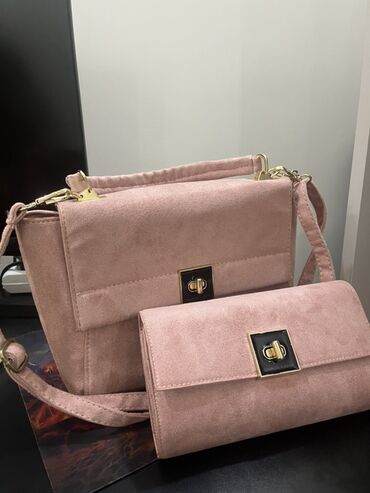 Çanta dəsti, Charles & Keith