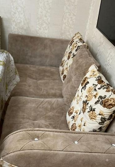 armud puf: Bej rəngli yumşaq divan + puf - Material: Velveta bənzər yumşaq — 3