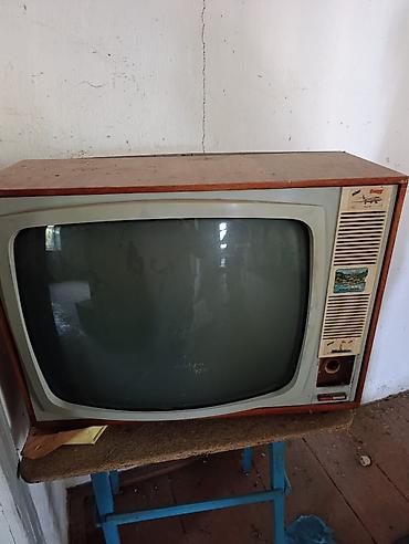 Klassik borulu (CRT) televizor - Taxta fakturalı korpus, ön hissədə