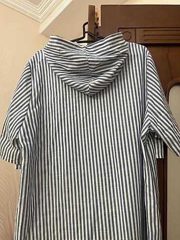 das sekilleri: Zolaqlı qadın koftası – kapüşonlu, düyməli - Model: qısaqol, oversize — 4