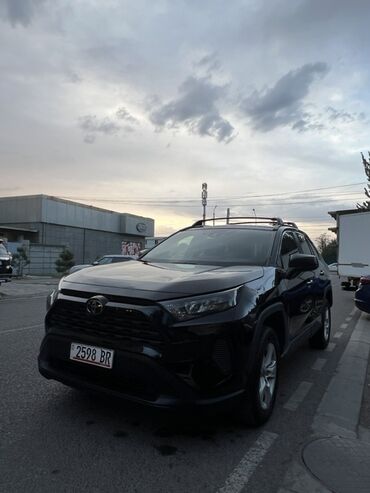 купить авто в бишкеке дешево: Черный кроссовер Toyota RAV4 – это стильный и функциональный