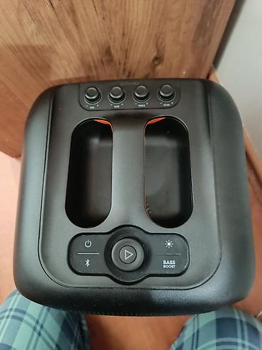 vito mp3: Prenosni Bluetooth zvučnik sa svetlosnim efektima i ekvilajzerom - — 1