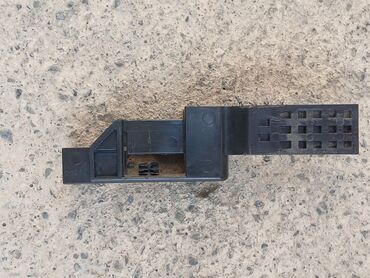 Радиаторы: Toyota Camry 70SE Американец 1.Кронштейны радиатора Стойки радиатора — 8