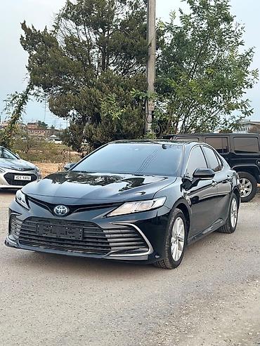 тайота в: Toyota Camry: 2021 г., Автомат, Гибрид, Седан — 1