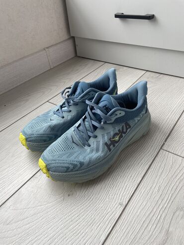 Кроссовки и спортивная обувь: Продам беговые кроссовки HOKA. Состояние идеальное, носил 4 раза