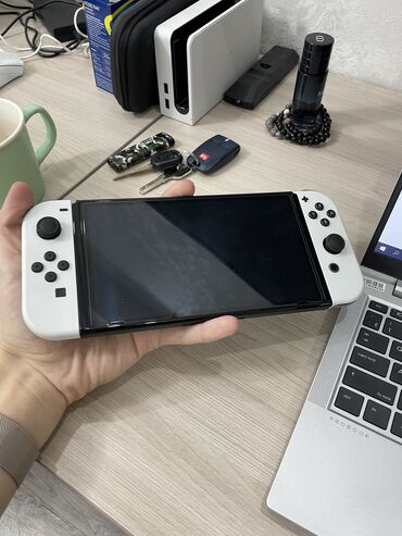 nintendo switch: Продается Nintendo Switch OLED, в комплекте 3 игры (Ведьмак3, Monter