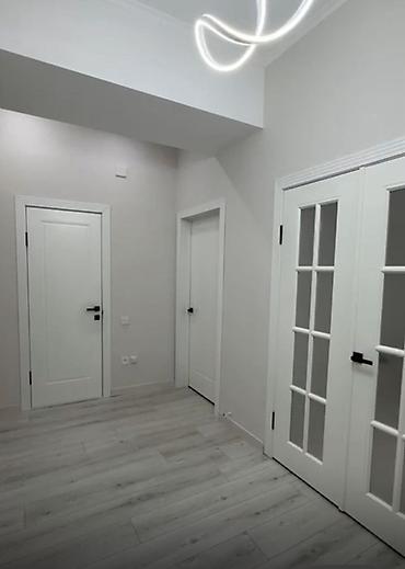 Посуточная аренда квартир: Светлая современная 1 комнатная квартира с отдельной кухней — 1