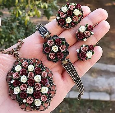 Наборы украшений: Новинка Комплекты: подвеска на цепочке, серьги, браслет; в некоторых — 10