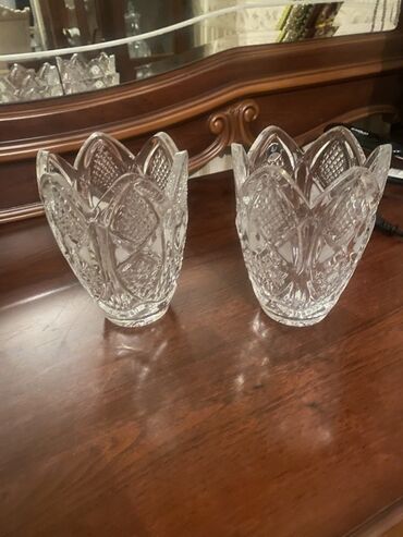 продам бутылки стеклянные: Kristal şüşə qab dəsti (2 ədəd) - Material: qalın, şəffaf kristal