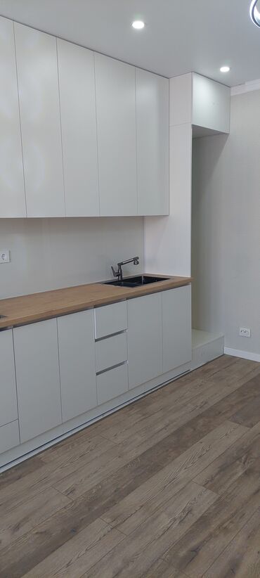 Ремонт под ключ: Современная квартира-студия с новой отделкой и встроенной мебелью - — 2