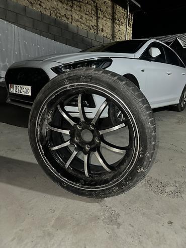 ди 75: Литой автомобильный диск с шиной - Диаметр диска: ориентировочно R17 — 1