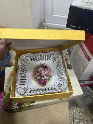 Digər dəstlər və servizlər: Məişət və servis üçün dekorativ və mətbəx dəsti - Qırmızı bəzəkli — 2