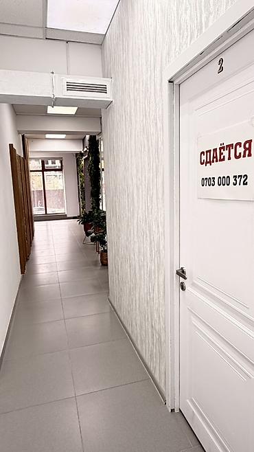 аренда офисов: Сдаю Офисный кабинет: 30 м², В бизнес центре, С ремонтом, Первая линия — 8