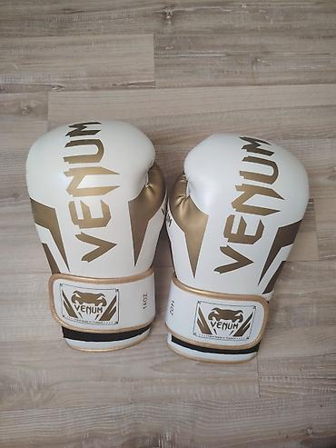 boks makinası: Venum boks əlcəkləri – 14 oz - Rəng: ağ-qızılı dizayn, böyük VENUM — 1