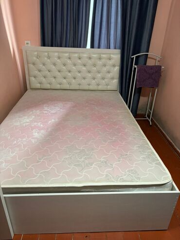 диван кроваты: Двуспальная Кровать, Б/у