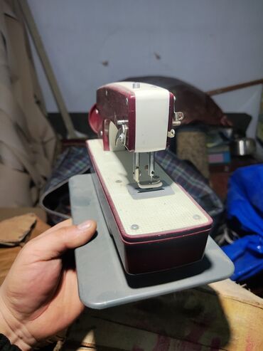 ковер бу бишкек: Продаю антиквариат сувенирная швейная машина