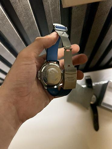 raketa saat: Timex dalğıc üslublu qol saatı - Model: Timex (üzlükdə və qapaqda — 3
