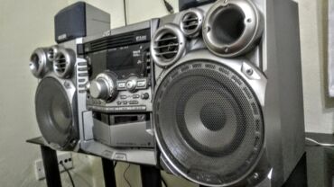 Musiqi mərkəzləri: JVC Original maldı 2 Basovikli Kalonkası + 2 Frontal kalonkası — 6