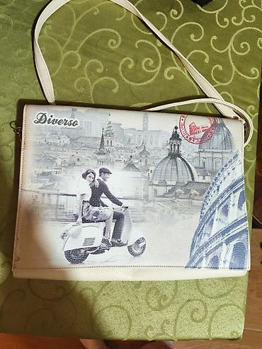 zelena torbica: Crossbody torbica “Diverso” sa retro italijanskim motivom - Model — 1