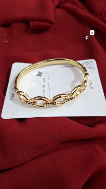 Bilərziklər: Qızılı rəngli, paslanmayan poladdan (STEEL) bəzək bilərziyi. Oval -da lalafo.az — 21 Bilərziklər: Qızılı rəngli, paslanmayan poladdan (STEEL) bəzək bilərziyi. Oval — 21