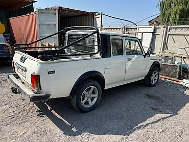 Унаа: ВАЗ (ЛАДА) 4x4 Niva: 2002 г., 1.7 л, Кол менен иштөөчү, Бензин, Пикап — 4