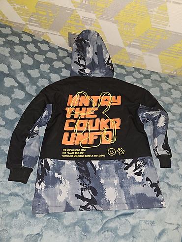gence geyim: Kapüşonlu, fermuarlı streetwear üslubunda üst geyimi - Dizayn: Qara — 1