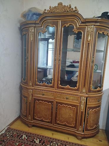 Klassik üslubda vitrin-bufet - Material: təbii ağac (daş-oyma naxışlı
