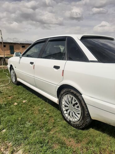 авто срочно продам: Audi 80: 1987 г., 1.8 л, Механика, Бензин, Седан
