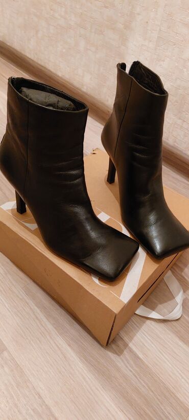 Женская обувь: Ботильоны 37, цвет - Черный