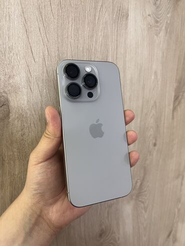 Apple iPhone: IPhone 15 Pro, Б/у, 256 ГБ, Natural Titanium, Зарядное устройство, Защитное стекло, Чехол, В рассрочку, 87 %