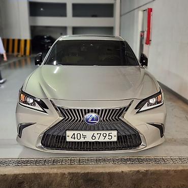 Lexus ES: 2022 г., Гибрид, Седан